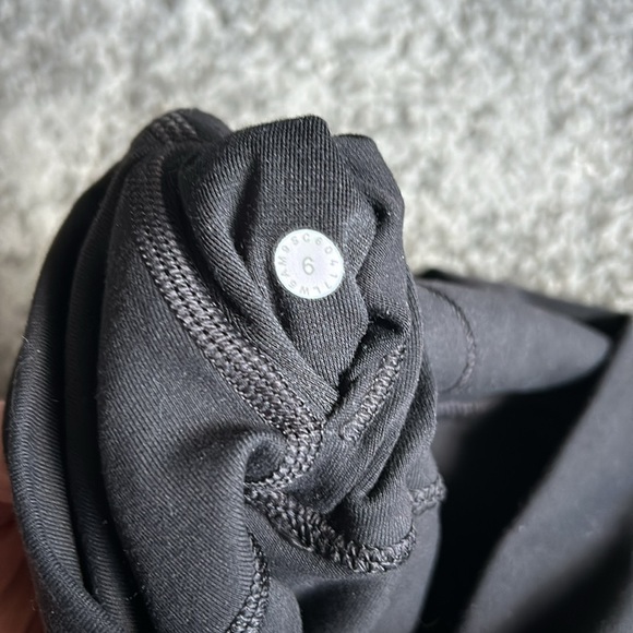 Lululemon Wunder Under black leggings size 6 - Picture 4 of 5